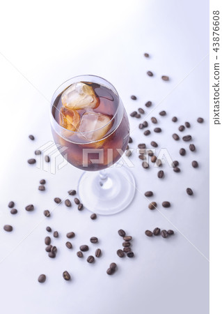 Ice coffee, wine glasses, beans Ice coffee, wine glasses, beans 43876608