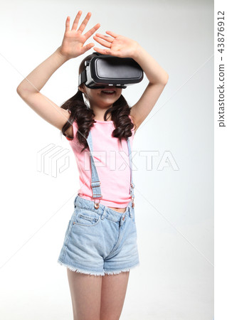 Children who experience VR Children who experience VR 43876912