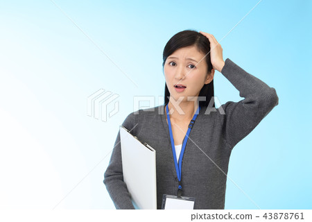 Business woman holding a head Business woman holding a head 43878761