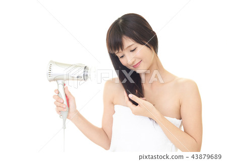 女人乾頭發 43879689