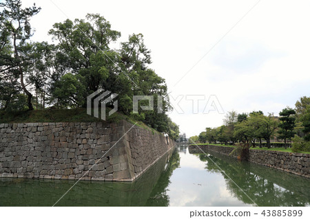 Outer moat of Nijo Castle (Kyoto City) 43885899