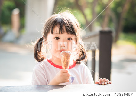 child, vixen, midinette 43886497