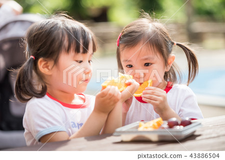 C056, oracle, Person 43886504