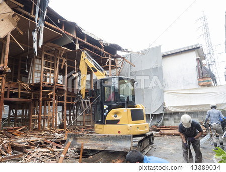 Dismantling work of wooden apartment Dismantling work of wooden apartment 43889034