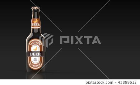 啤酒瓶離開黑背景 43889612
