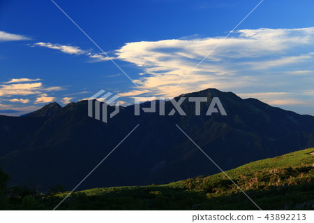 From the Mt. Kodake hut directly below the summit of the southern Alps Mt. Mt. Mt. 43892213
