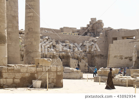 Ancient ruins of Karnak Temple in Luxor, Egypt Ancient ruins of Karnak Temple in Luxor, Egypt 43892934