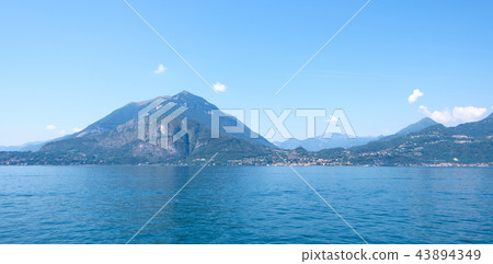 Lake Como in a sunny day 43894349