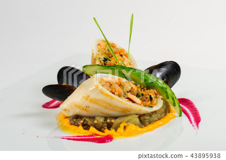 Squids stuffed with meat and vegetables 43895938