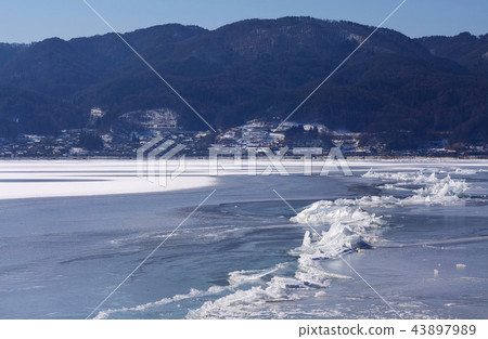 [Nagano Prefecture] Okamiwatari/Omiwatari Lake Suwa (near Akasunazaki Park Grand) Copy Space 2018 43897989