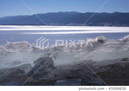 [長野縣]“神的穿越”出現在Su訪湖時的冰（赤sun崎公園大本營附近）2018 43898626
