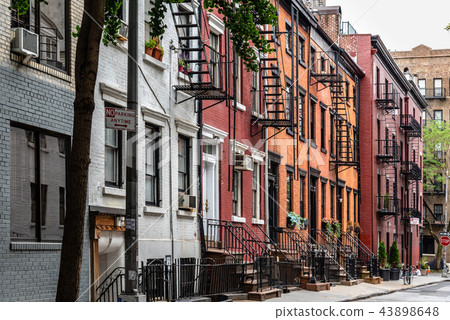 Picturesque street view in Greenwich Village, New York 43898648