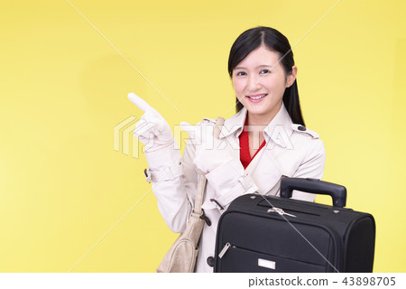 一個微笑的女人指向 43898705