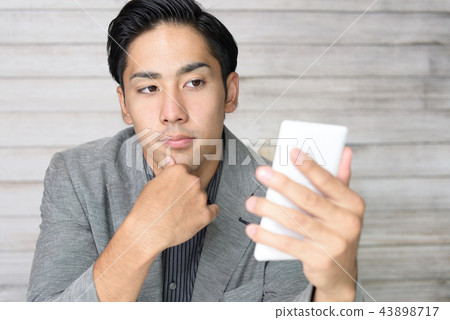 有智能手機的男人 有智能手機的男人 43898717
