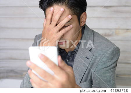 一個氣餒的男人 一個氣餒的男人 43898718