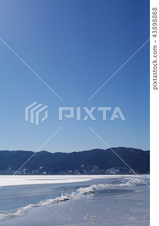 [Nagano Prefecture] Okamiwatari/Omiwatari Lake Suwa (near Akasunazaki Park Grand) Copy Space 2018 43898868