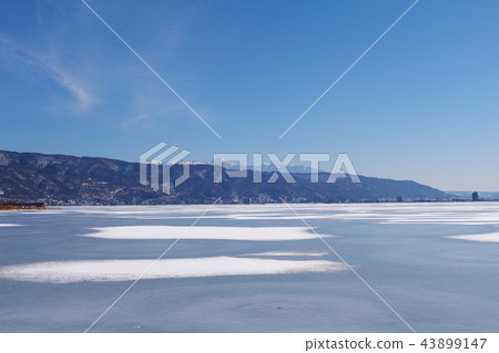 【長野縣】在“Okami Pass”出現時被凍結的Su訪湖的風景 43899147