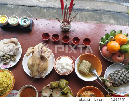 Pay homage Chinese New Year Pay homage Chinese New Year 43899261