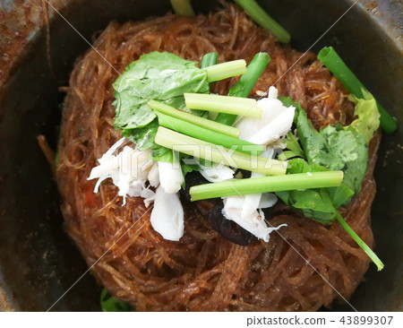 Shrimp potted with vermicelli 43899307