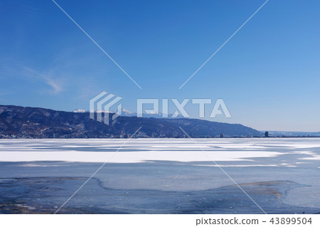 【長野縣】在“Okami Pass”出現時被凍結的Su訪湖的風景 43899504