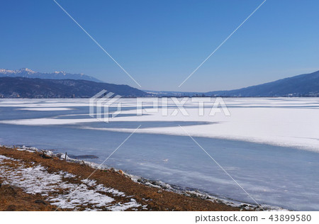 【長野縣】在“Okami Pass”出現時被凍結的Su訪湖的風景 43899580