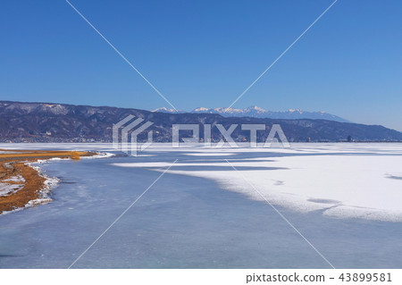 【長野縣】在“Okami Pass”出現時被凍結的Su訪湖的風景 43899581