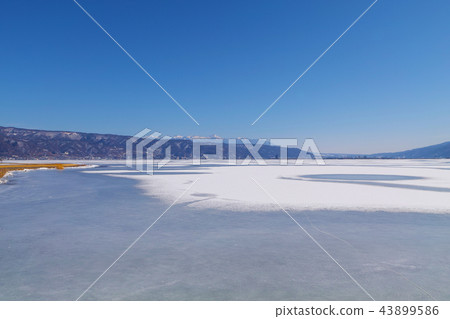 【長野縣】在“Okami Pass”出現時被凍結的Su訪湖的風景 43899586