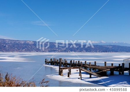 【長野縣】在“Okami Pass”出現時被凍結的Su訪湖的風景 43899588