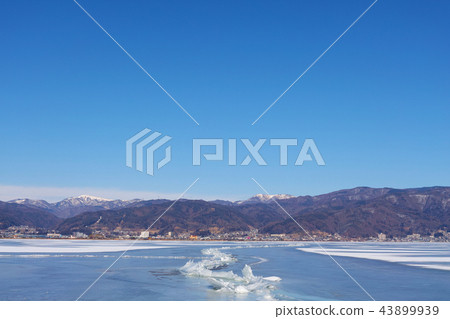 [Nagano Prefecture] Mikami Crossing/Omiwatari Lake Suwa (Near Minato Elementary School, Okaya City) Copy Space 2018 43899939