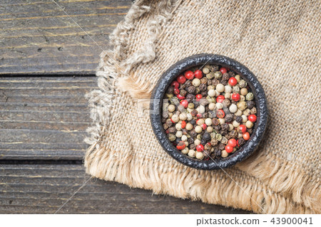 Mix of pepper corns Mix of pepper corns 43900041