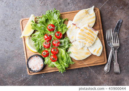 Grilled squid with lemon Grilled squid with lemon 43900044