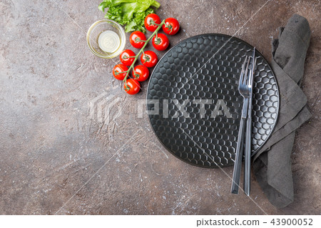 Empty black plate 43900052