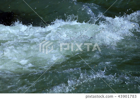 Mountain stream splashes Mountain stream splashes 43901783