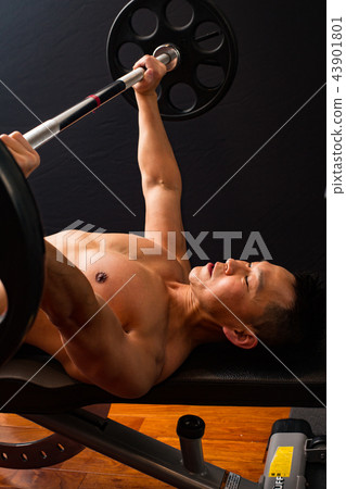 Men who train muscle Men who train muscle 43901801