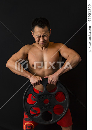 Men who train muscle Men who train muscle 43901809