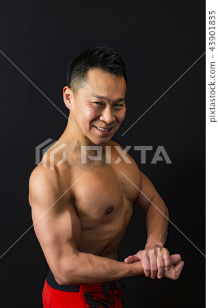 訓練肌肉的男人 訓練肌肉的男人 43901835