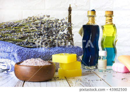 Natural lavender soap and bath salt, French Natural lavender soap and bath salt, French 43902500
