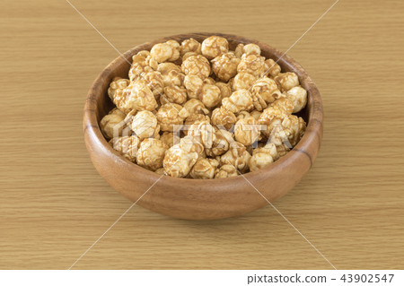Lots of caramel popcorn Lots of caramel popcorn 43902547