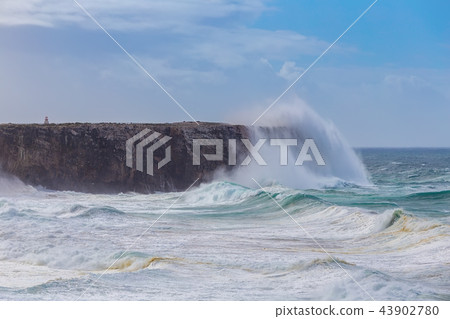 Giant waves during a storm in Sagres, Costa Vicentina. Giant waves during a storm in Sagres, Costa Vicentina. 43902780