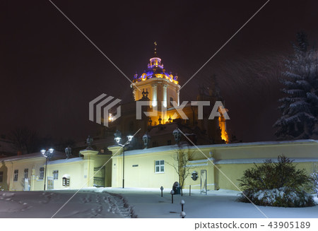 Night winter St. George Cathedral in, Ukraine 43905189
