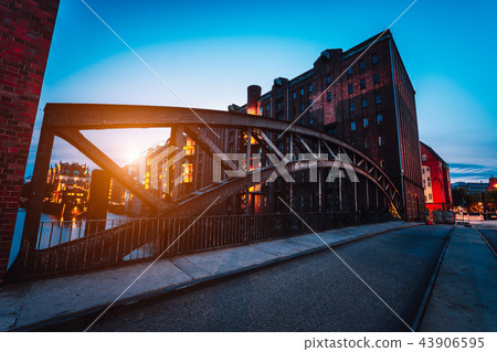 Poggenmuehlen Bridge at dawn. Hamburg, Germany. illuminated buildings and last sunrays. Warehouse Poggenmuehlen Bridge at dawn. Hamburg, Germany. illuminated buildings and last sunrays. Warehouse 43906595
