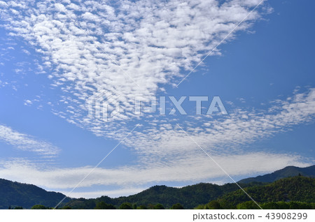 自然景觀秋天的雲彩 自然景觀秋天的雲彩 43908299