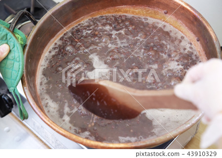 Boiled red beans Boiled red beans Azuki Red beans Boiled red beans 43910329