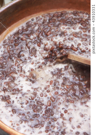 Boiled red beans Boiled red beans Azuki Red beans Boiled red beans 43910331