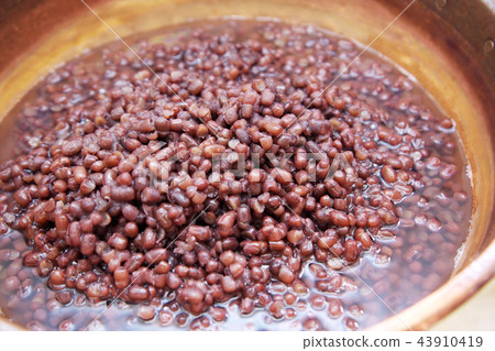 Boiled red beans Boiled red beans Azuki Red beans Boiled red beans Boiled red beans Boiled red beans Azuki Red beans Boiled red beans 43910419