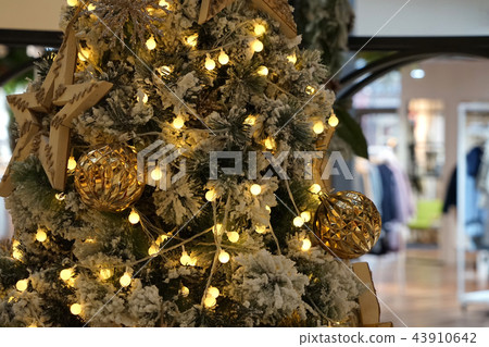 Christmas background, tree ornament 43910642