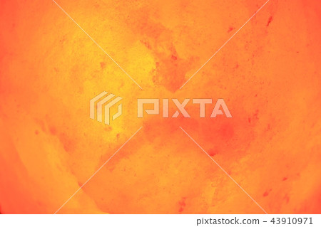 Close-up rock salt lamp that emits meditative light 43910971