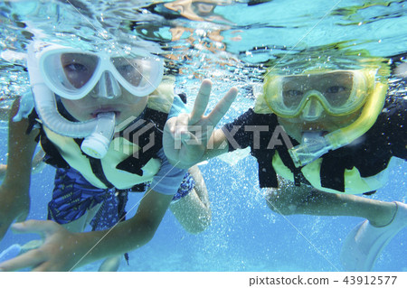 Children enjoying marine leisure Children enjoying marine leisure 43912577