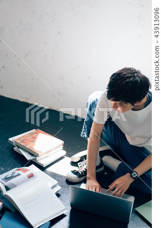 男性進入電腦 男性進入電腦 43913096