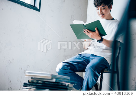 一個人讀一本書 一個人讀一本書 43913169